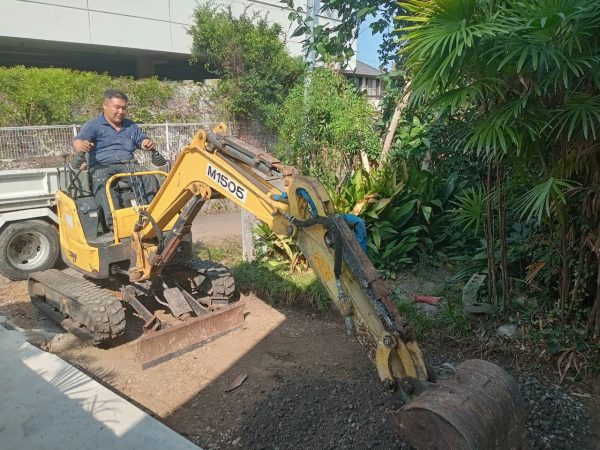 既存土間コンクリート撤去